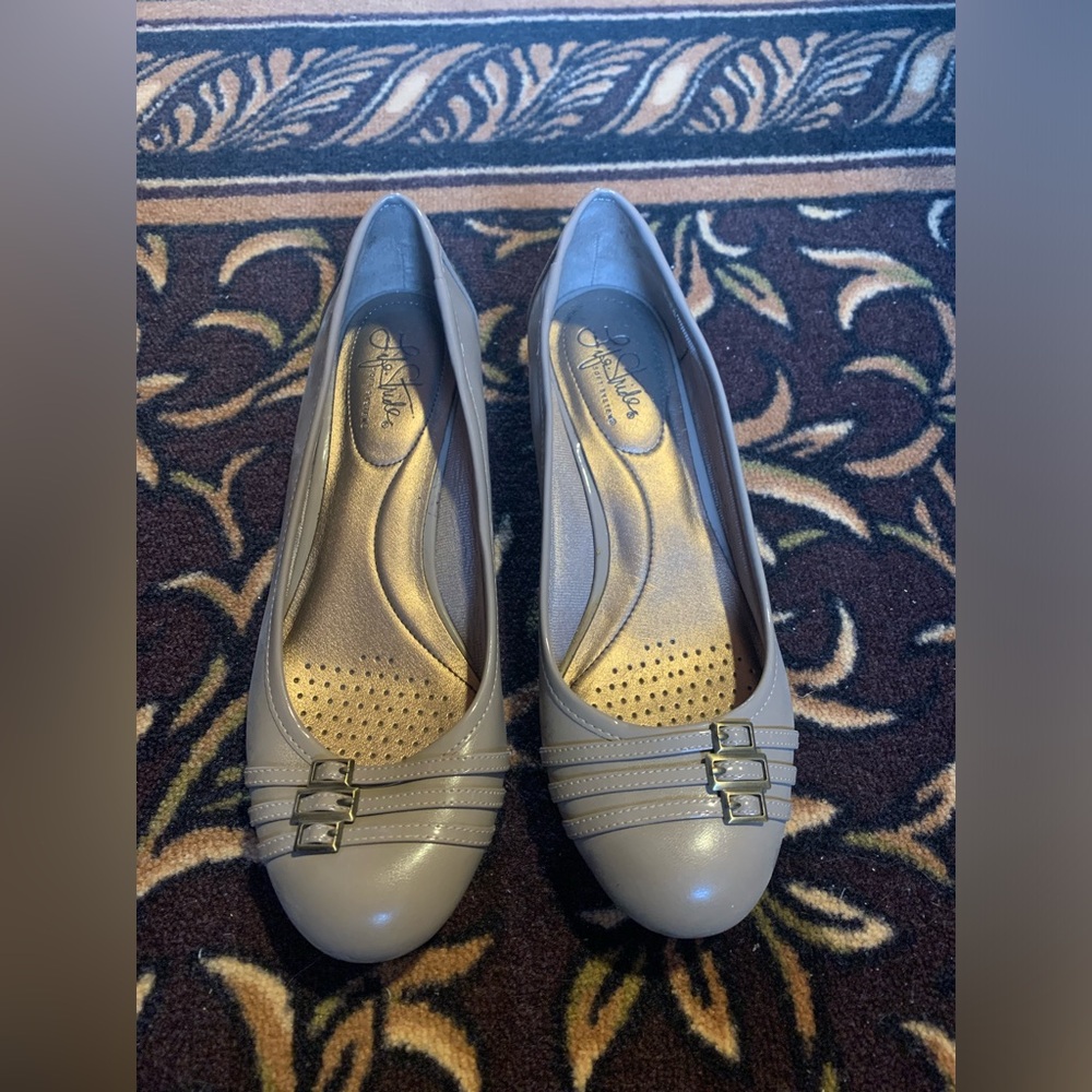 Beige flats with comfort support 9.5